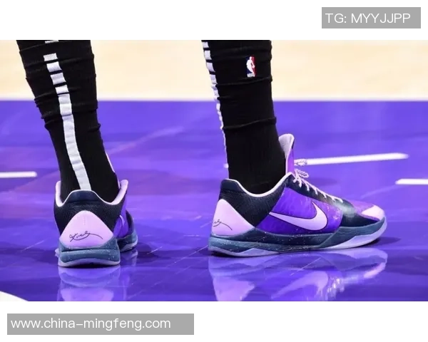 足球明星为何偏爱带鞋带的球鞋设计与性能分析 足球明星为何偏爱带鞋带的球鞋设计与性能分析